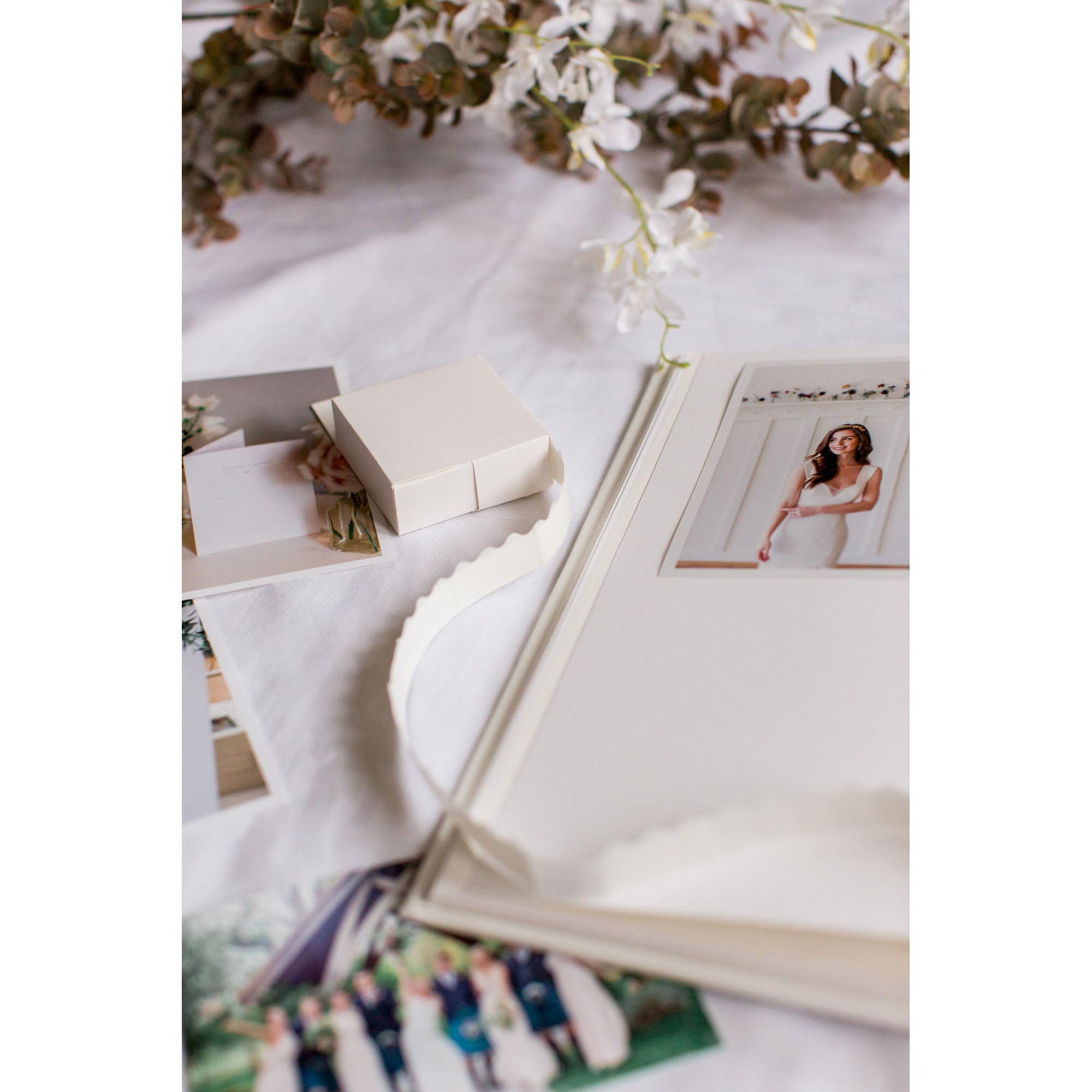  Your Perfect Day Wedding Photo Album - 50 Blank Pages Can Fit  200 Pictures - Includes 800 Adhesive Tabs - Scrapbook Your Ceremony (Gold &  Cream) : Home & Kitchen